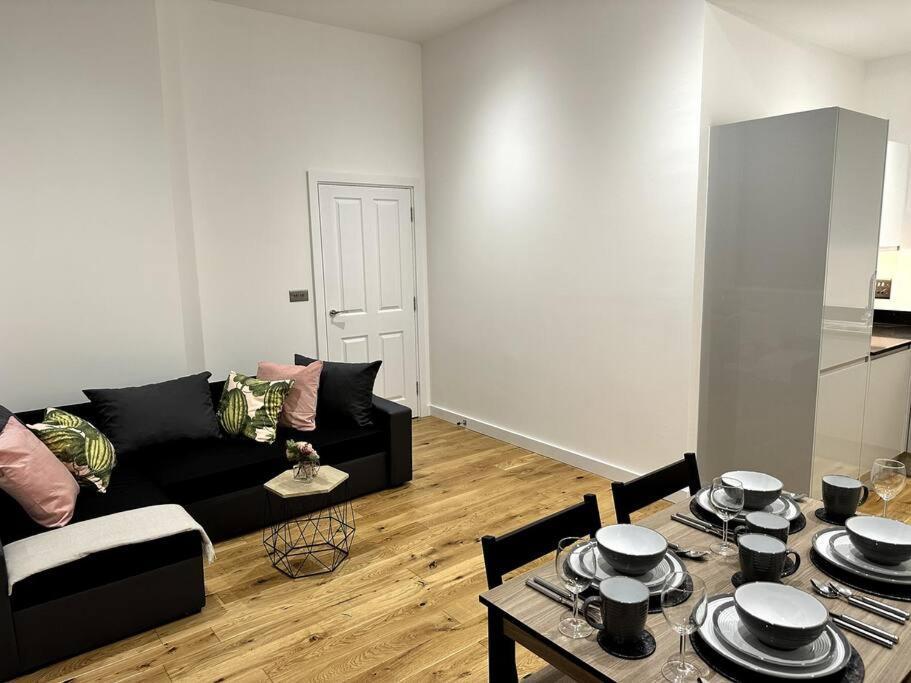 Spacious And Elegant Apartment Birmingham Exterior photo
