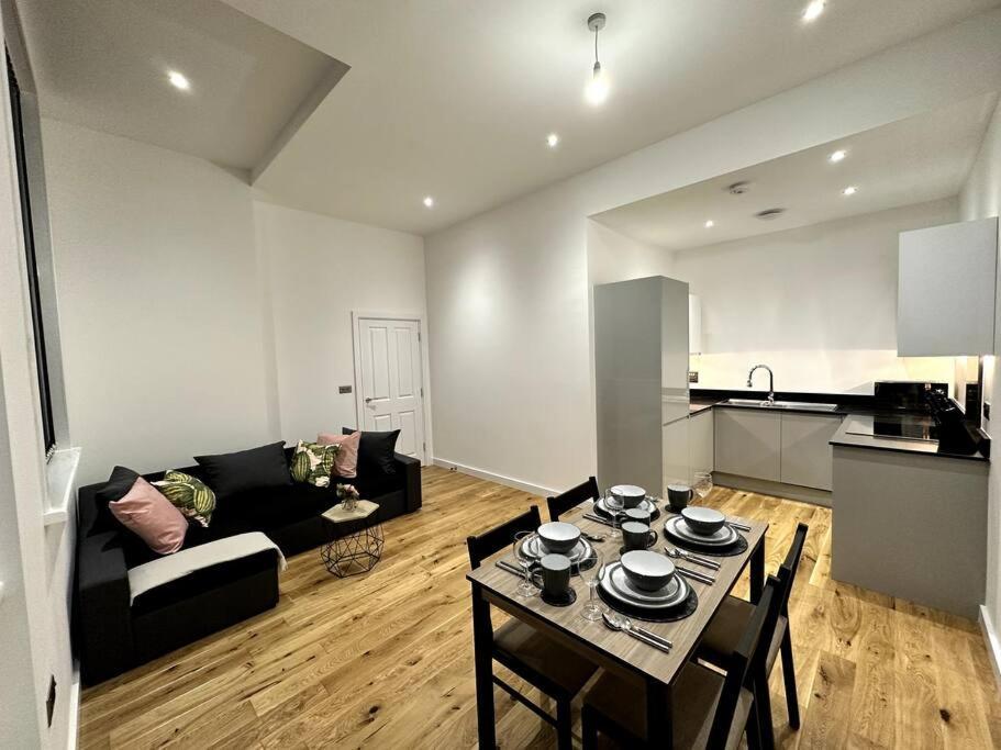 Spacious And Elegant Apartment Birmingham Exterior photo